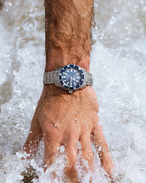 Citizen titanium dive watch hotsell